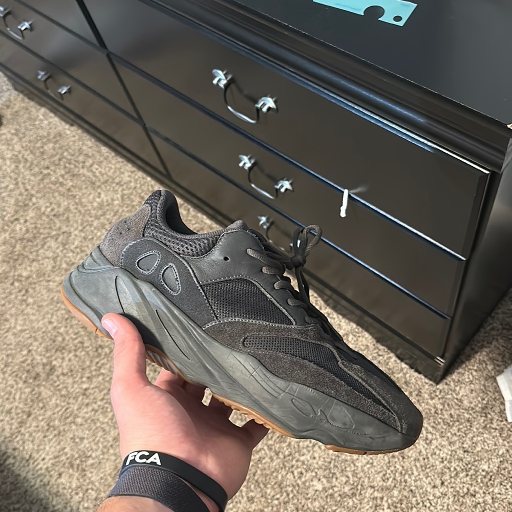 Adidas Yeezy boost 700 utility black